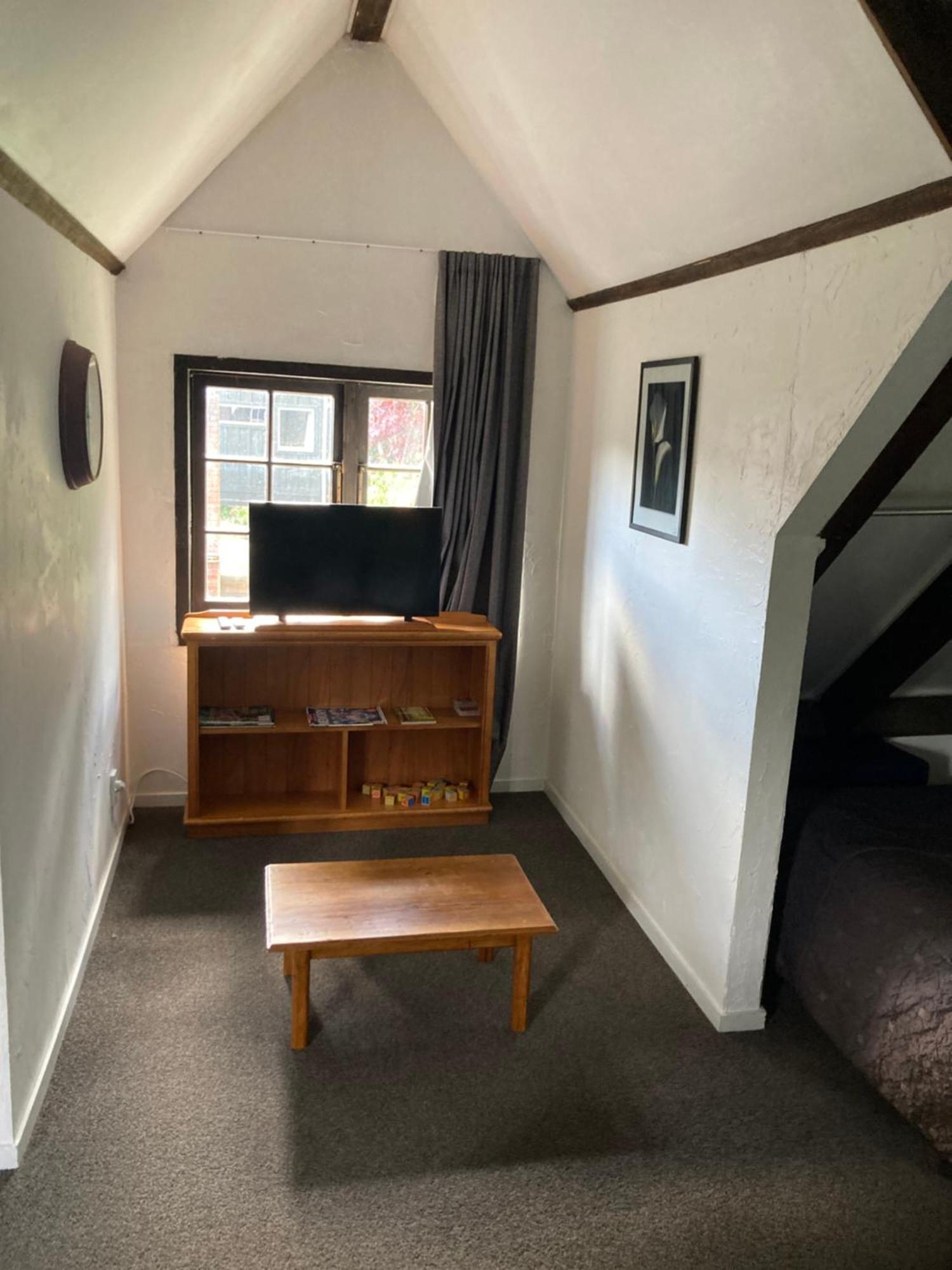 The Chalet Bed And Breakfast-Peace And Quiet In The Country 12 Minutes From City Dunedin Exterior photo